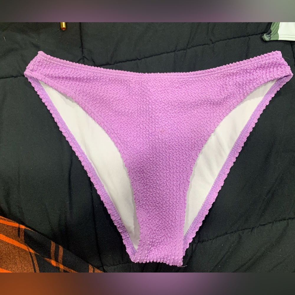 Textured bikini bottoms